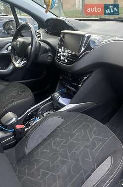 Внедорожник / Кроссовер Peugeot 2008 2017 в Львове