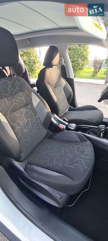 Позашляховик / Кросовер Peugeot 2008 2017 в Києві фото 14 Позашляховик / Кросовер Peugeot 2008 2017 в Києві