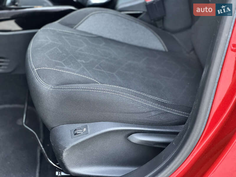 Позашляховик / Кросовер Peugeot 2008 2019 в Києві фото 17 Позашляховик / Кросовер Peugeot 2008 2019 в Києві