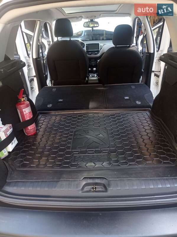 Позашляховик / Кросовер Peugeot 2008 2015 в Івано-Франківську фото 29 Позашляховик / Кросовер Peugeot 2008 2015 в Івано-Франківську