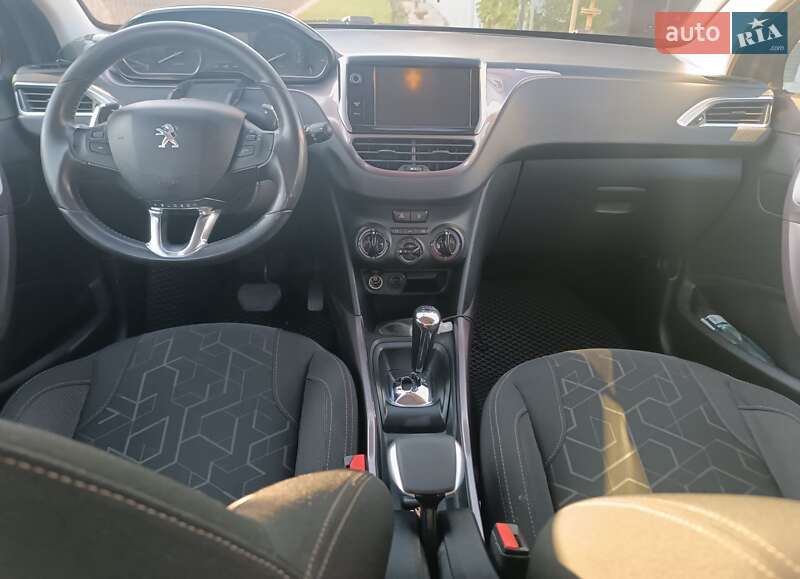 Позашляховик / Кросовер Peugeot 2008 2014 в Львові фото Позашляховик / Кросовер Peugeot 2008 2014 в Львові
