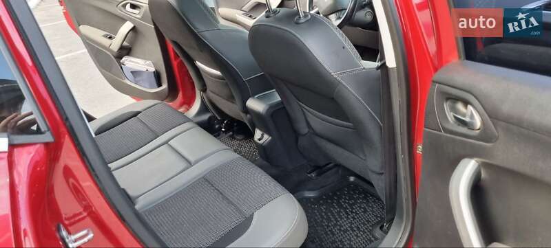 Позашляховик / Кросовер Peugeot 2008 2016 в Харкові