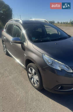 Позашляховик / Кросовер Peugeot 2008 2015 в  фото 3 Позашляховик / Кросовер Peugeot 2008 2015 в