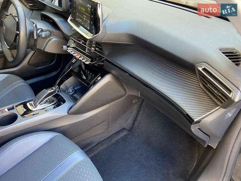 Внедорожник / Кроссовер Peugeot 2008 2020 в Киеве