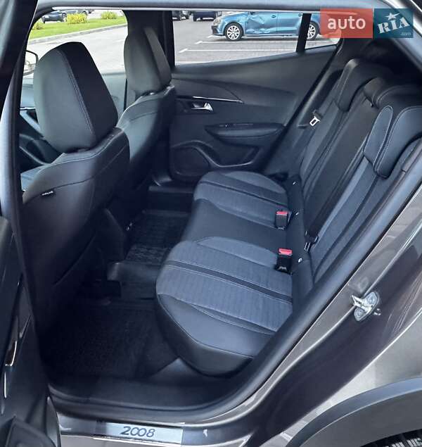 Внедорожник / Кроссовер Peugeot 2008 2021 в Киеве