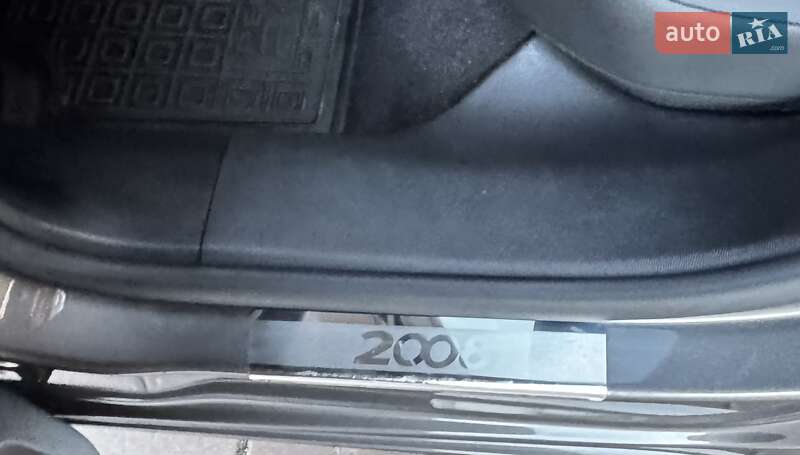 Внедорожник / Кроссовер Peugeot 2008 2021 в Киеве