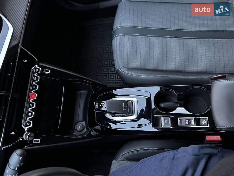 Внедорожник / Кроссовер Peugeot 2008 2021 в Киеве