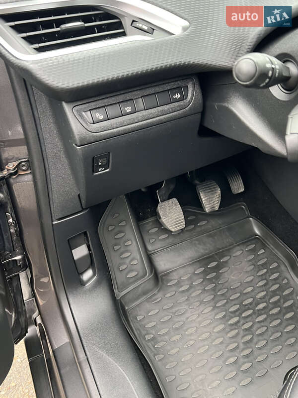 Внедорожник / Кроссовер Peugeot 2008 2013 в Бердичеве