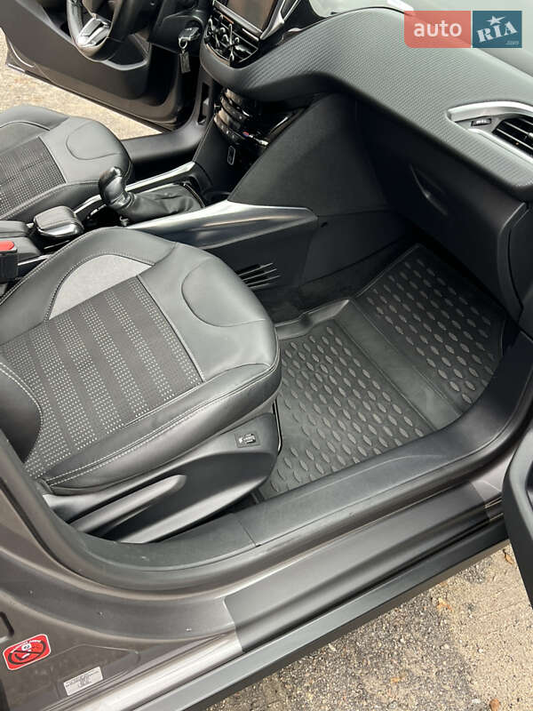 Внедорожник / Кроссовер Peugeot 2008 2013 в Бердичеве