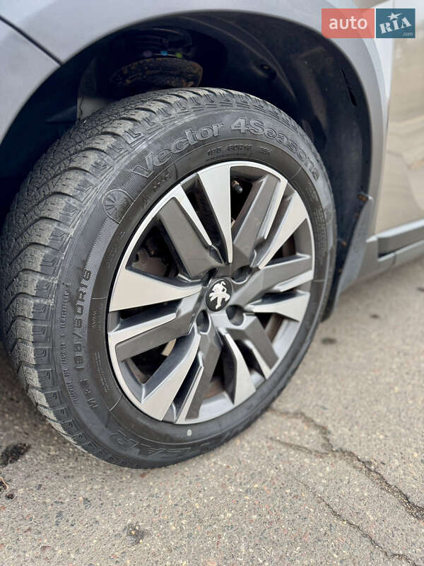 Внедорожник / Кроссовер Peugeot 2008 2017 в Николаеве