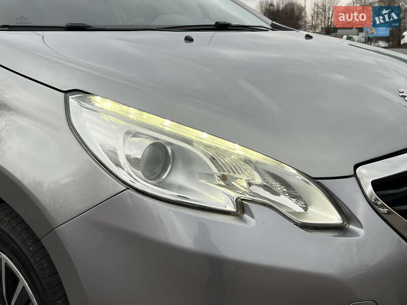 Внедорожник / Кроссовер Peugeot 2008 2015 в Дрогобыче