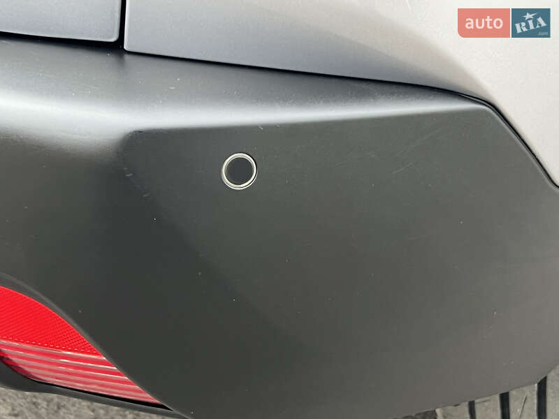 Внедорожник / Кроссовер Peugeot 2008 2015 в Дрогобыче