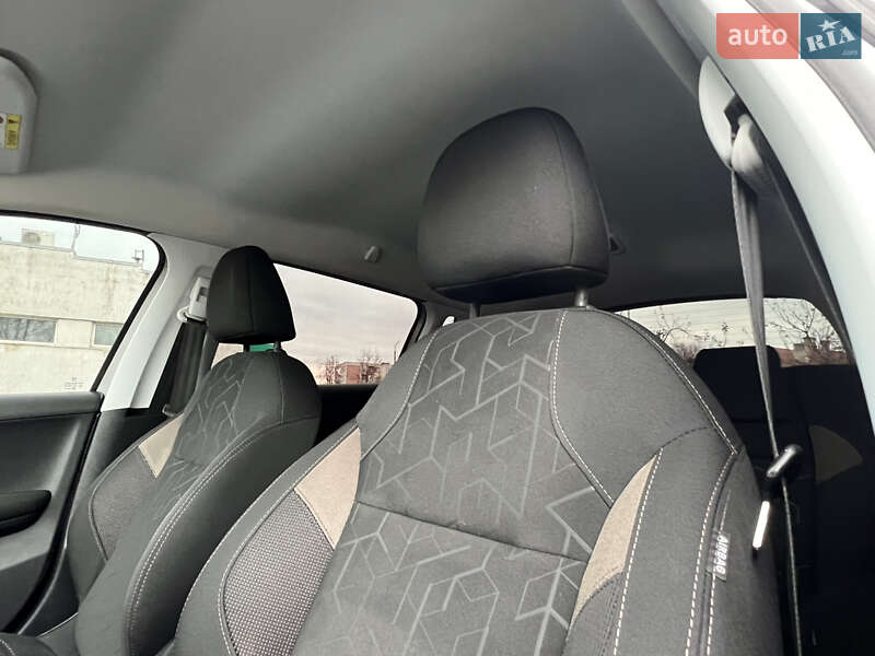 Внедорожник / Кроссовер Peugeot 2008 2015 в Дрогобыче