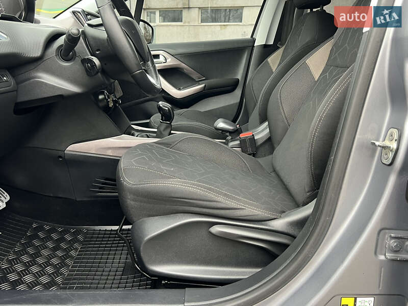 Внедорожник / Кроссовер Peugeot 2008 2015 в Дрогобыче