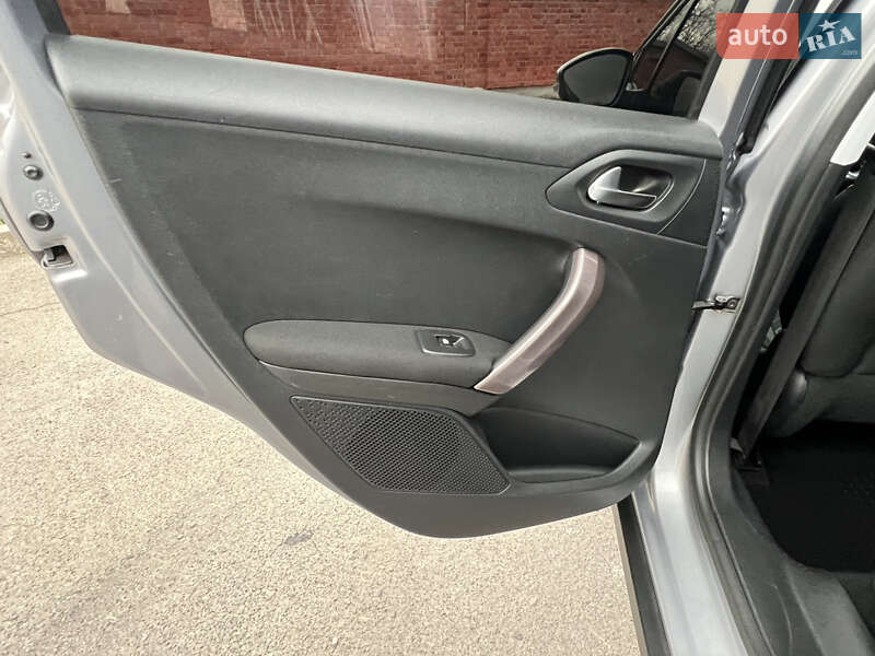 Внедорожник / Кроссовер Peugeot 2008 2015 в Дрогобыче