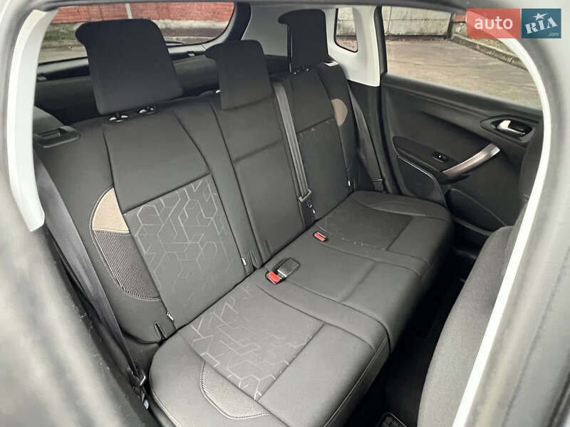 Внедорожник / Кроссовер Peugeot 2008 2015 в Дрогобыче