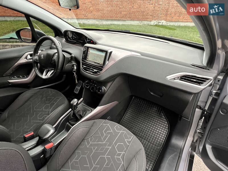 Внедорожник / Кроссовер Peugeot 2008 2015 в Дрогобыче