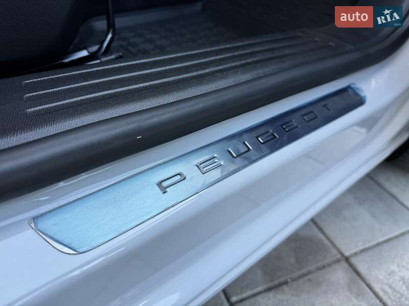 Внедорожник / Кроссовер Peugeot 2008 2023 в Киеве