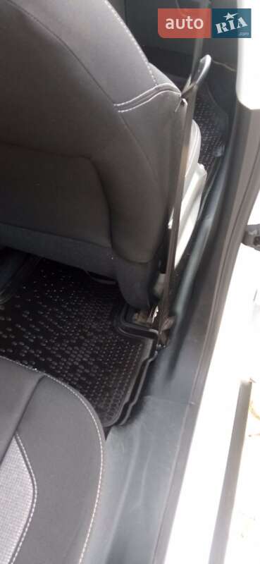 Внедорожник / Кроссовер Peugeot 2008 2017 в Луцке фото 43 Внедорожник / Кроссовер Peugeot 2008 2017 в Луцке