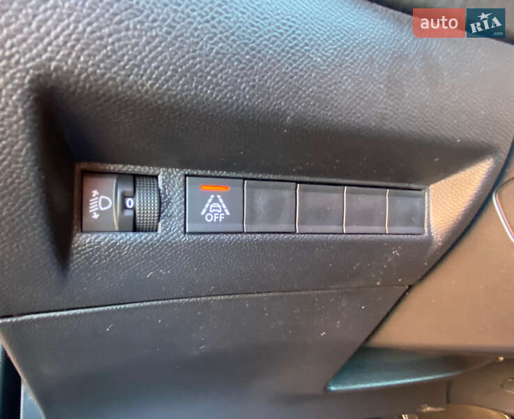 Внедорожник / Кроссовер Peugeot 2008 2021 в Ровно