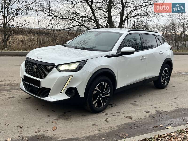 Внедорожник / Кроссовер Peugeot 2008 2020 в Киеве
