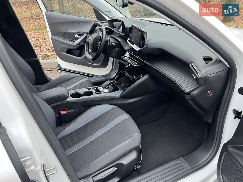 Внедорожник / Кроссовер Peugeot 2008 2020 в Киеве