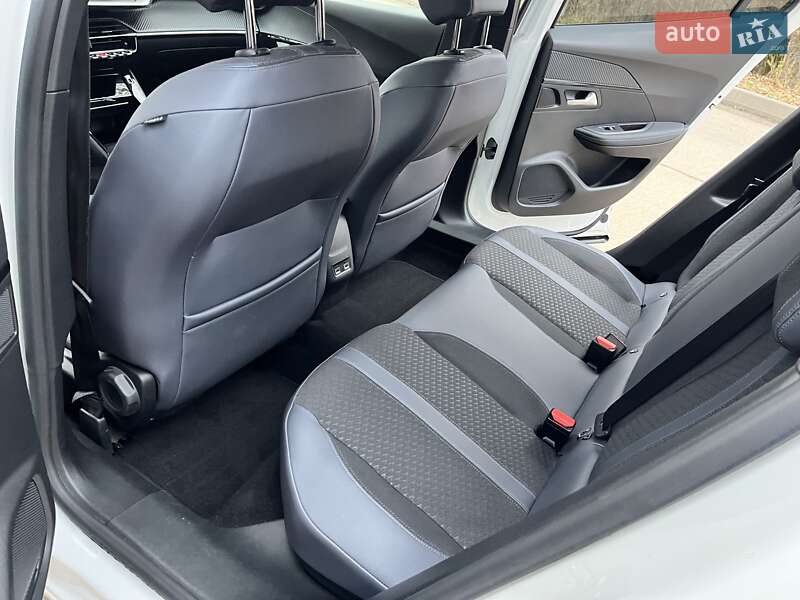 Внедорожник / Кроссовер Peugeot 2008 2020 в Киеве