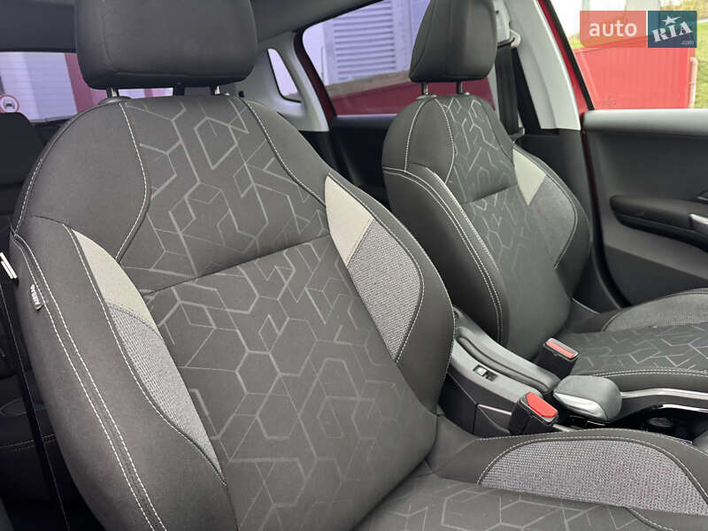 Внедорожник / Кроссовер Peugeot 2008 2018 в Киеве фото 15 Внедорожник / Кроссовер Peugeot 2008 2018 в Киеве