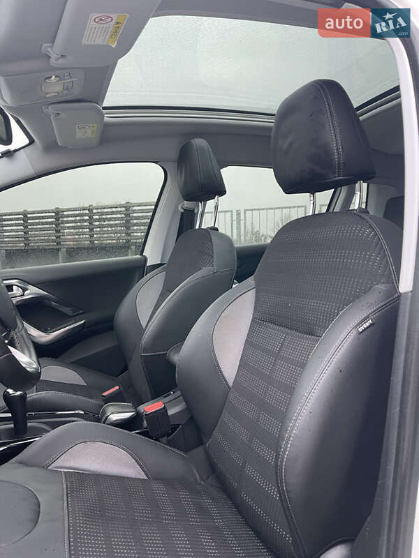 Внедорожник / Кроссовер Peugeot 2008 2015 в Киеве фото 4 Внедорожник / Кроссовер Peugeot 2008 2015 в Киеве