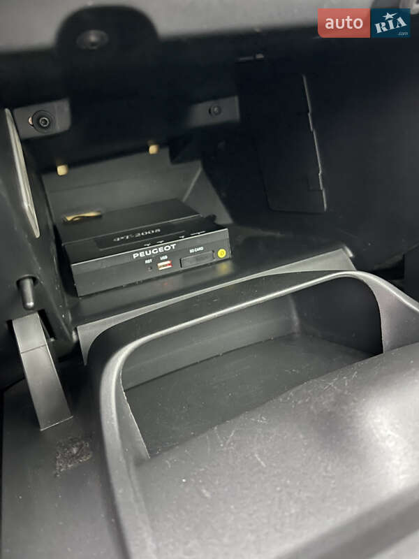 Внедорожник / Кроссовер Peugeot 2008 2015 в Киеве фото 39 Внедорожник / Кроссовер Peugeot 2008 2015 в Киеве