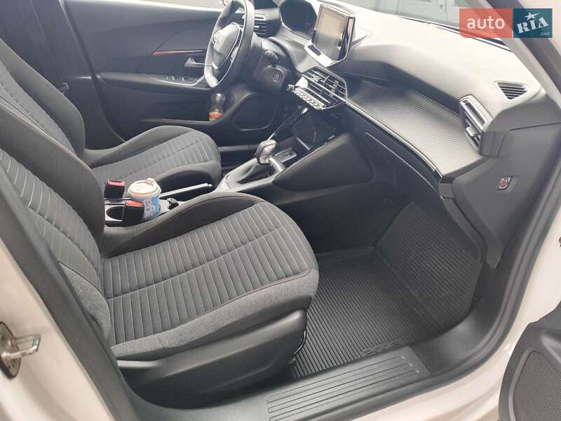 Позашляховик / Кросовер Peugeot 2008 2020 в Львові