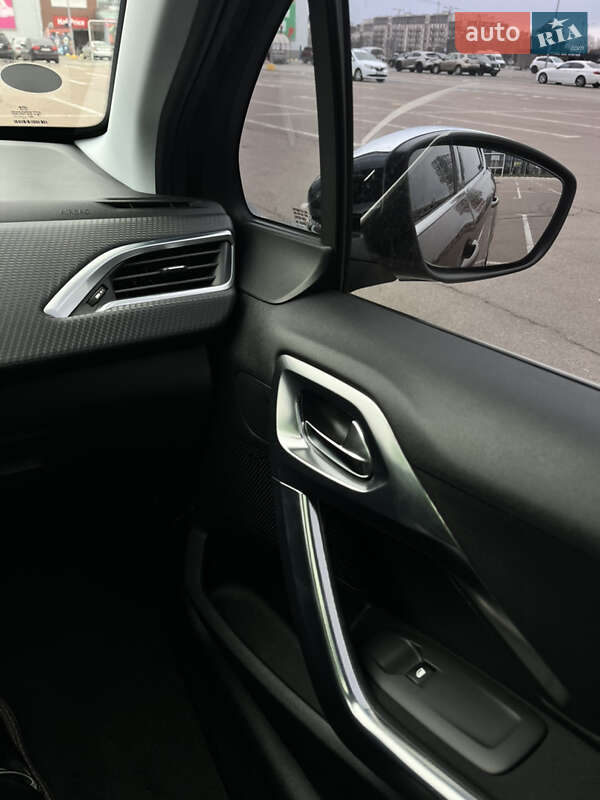 Внедорожник / Кроссовер Peugeot 2008 2015 в Одессе