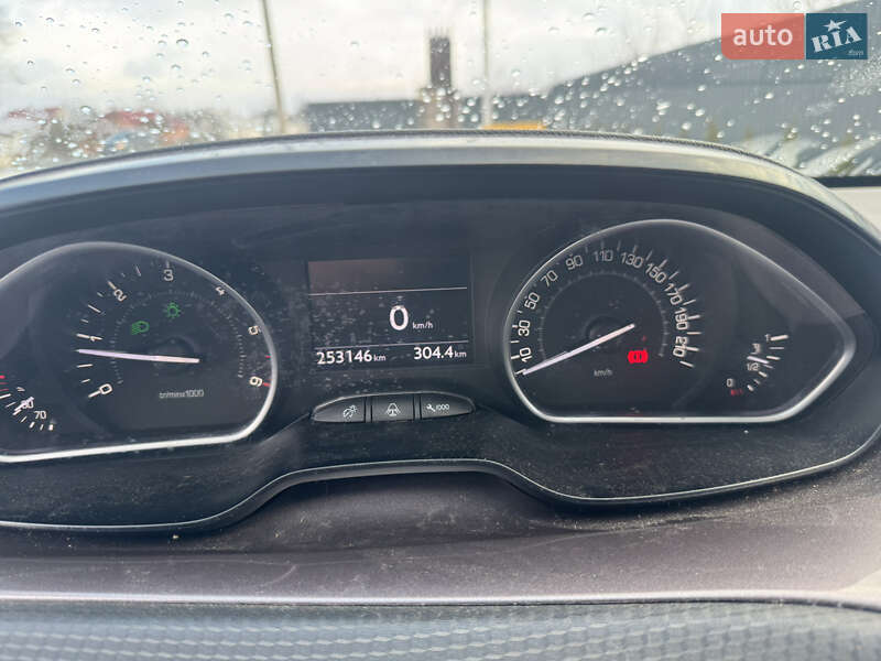 Внедорожник / Кроссовер Peugeot 2008 2014 в Болехове