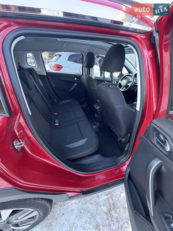 Позашляховик / Кросовер Peugeot 2008 2017 в Львові