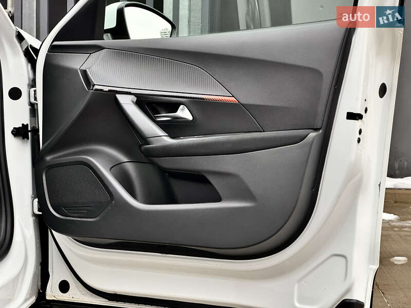 Внедорожник / Кроссовер Peugeot 2008 2021 в Киеве