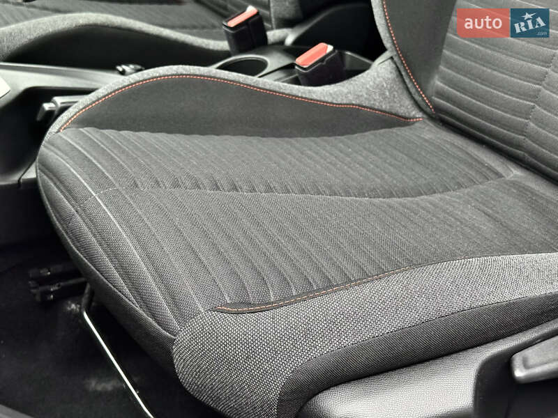 Внедорожник / Кроссовер Peugeot 2008 2021 в Киеве