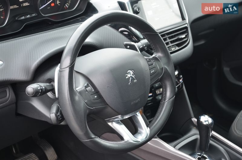 Внедорожник / Кроссовер Peugeot 2008 2016 в Киеве