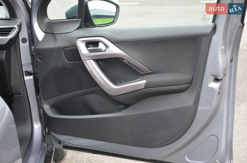 Внедорожник / Кроссовер Peugeot 2008 2016 в Киеве