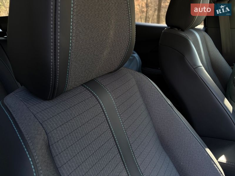 Внедорожник / Кроссовер Peugeot 2008 2021 в Киеве