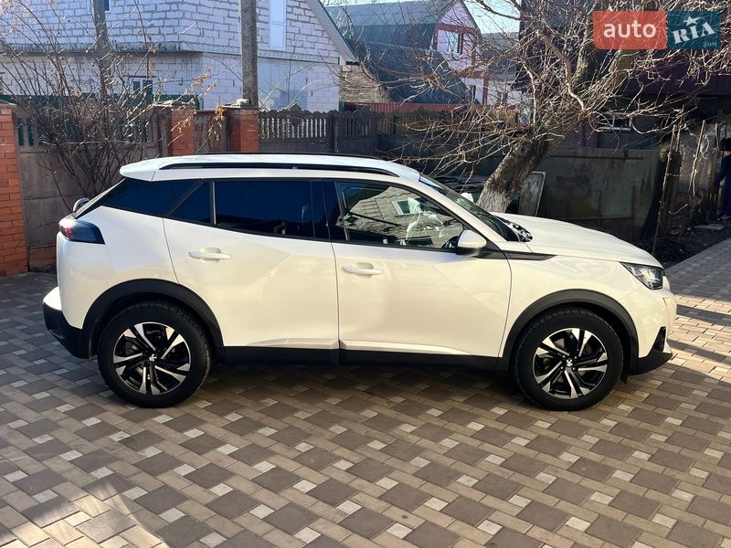 Внедорожник / Кроссовер Peugeot 2008 2020 в Киеве