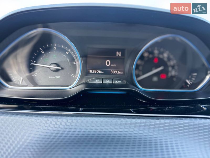 Внедорожник / Кроссовер Peugeot 2008 2015 в Стрые