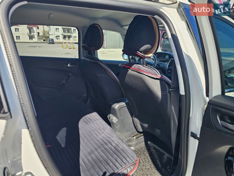 Позашляховик / Кросовер Peugeot 2008 2019 в Львові