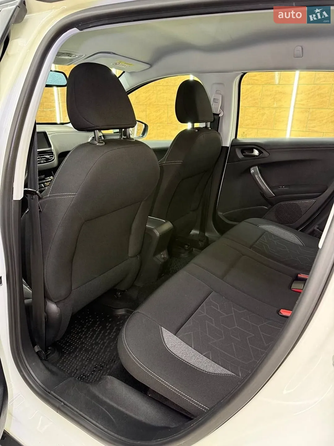 2016 Peugeot 2008 - мініатюра 8