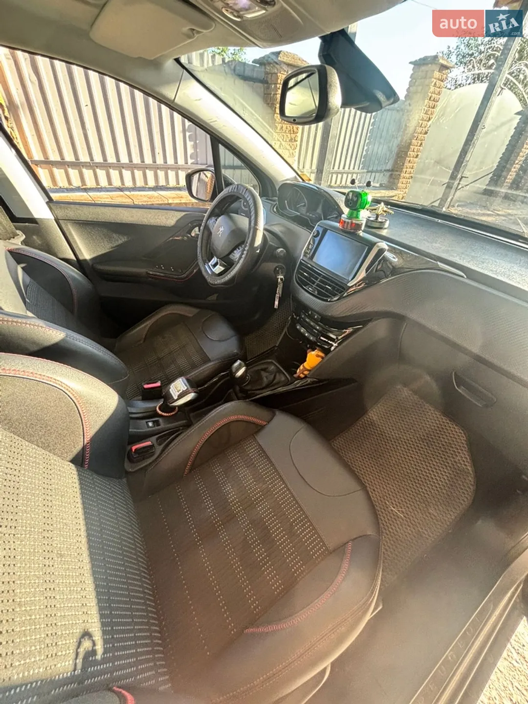 2017 Peugeot 2008 - мініатюра 24