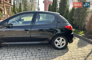 Хэтчбек Peugeot 206 plus 2011 в 