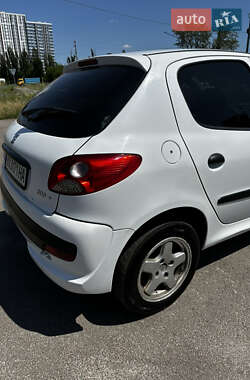 Хетчбек Peugeot 206+ 2010 в 