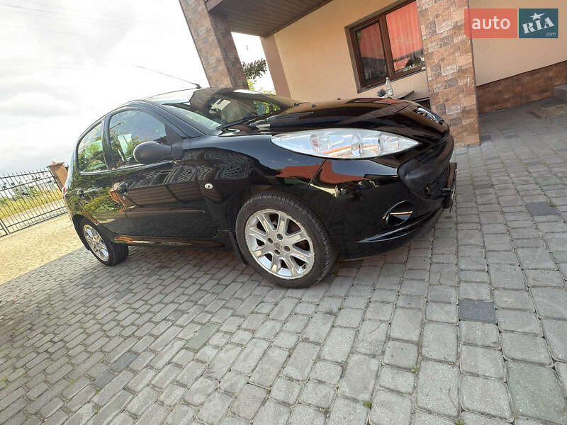 Хетчбек Peugeot 206+ 2011 в Городку