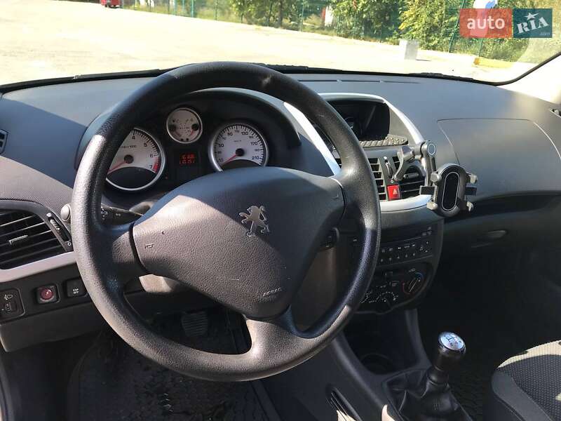 Хетчбек Peugeot 206+ 2012 в Ужгороді