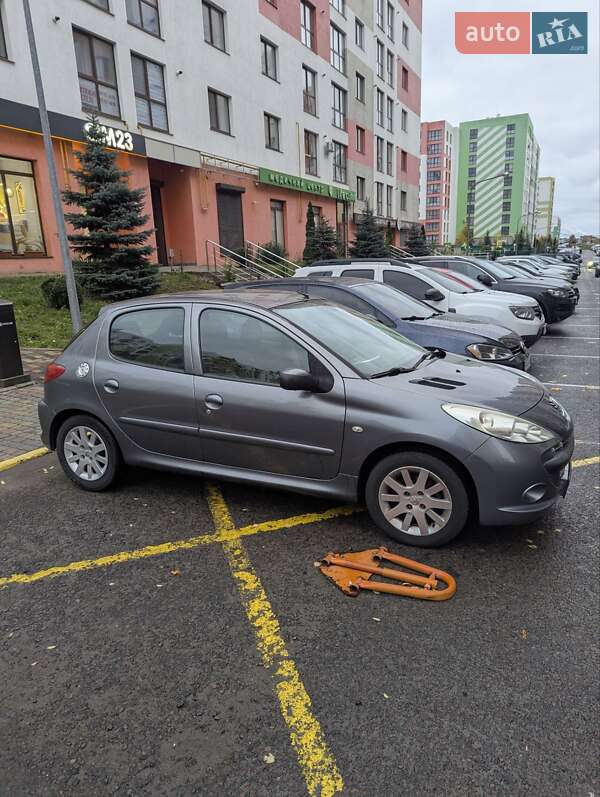 Хетчбек Peugeot 206+ 2010 в Рівному