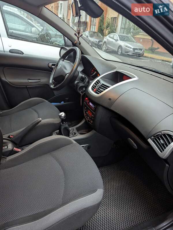 Хетчбек Peugeot 206+ 2010 в Рівному